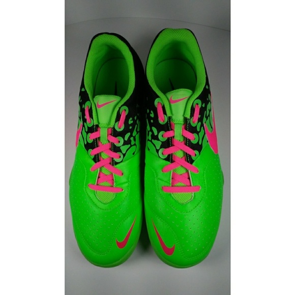 Athletic_Shoes